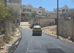 إستكمالاً لأعمال صيانة شوارع البلدة،