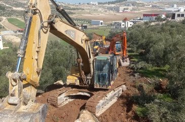 تأسيس طريق لخط ضغط متوسط لتزويد المناطق التي بحاجة الى خدمة كهرباء.