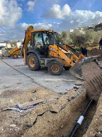 تمديد خطوط انابيب بلاستيك في عدة مناطق