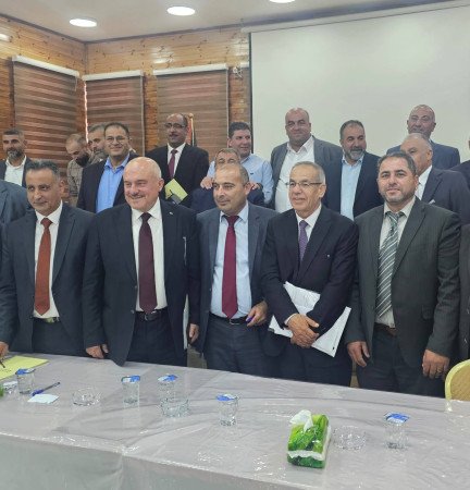 اجتماع المجلس الاستشاري الذي عُقد في مقر المحافظه في مدينه الخليل