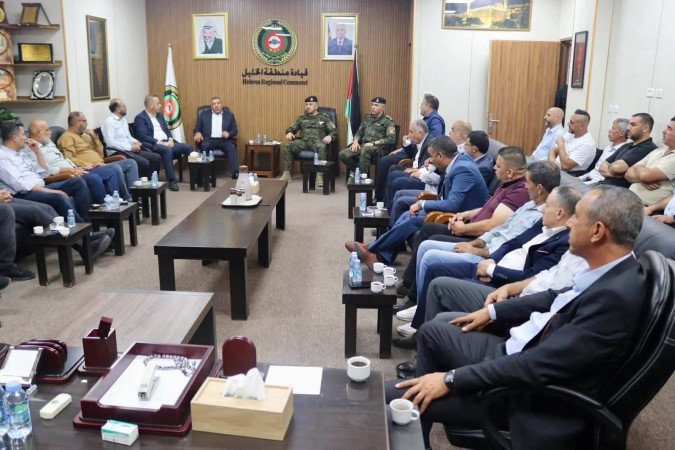 بلدية ترقوميا تشارك في اجتماع موسّع بمحافظة الخليل
