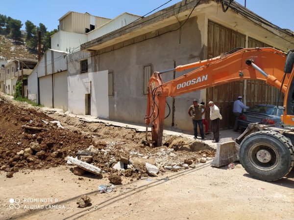 انشاء خط ضغط متوسط لمحول المنتزه المغذي لشعب نزال وذلك لتوفير خدمة الكهرباء للمواطنين