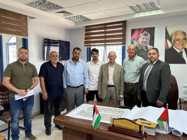 اعادة تأهيل طريق المعبر الواصل بين دوار المدارس وطريق المعبر الالتفافي،