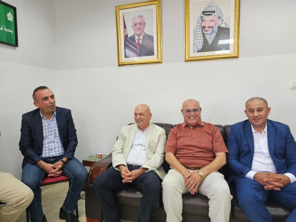 استقبل رئيس بلدية ترقوميا الاستاذ وصفي قباجه وأعضاء المجلس السبت الموافق 23/8/2025، معالي وزير السياحة والآثار الفلسطينية الاستاذ هاني الحايك ومساعد المحافظ الاخ موسى هارون والاستاذ جبر الرجو