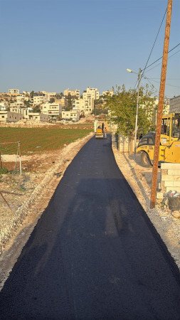 تعبيد طريق سيل المعبر