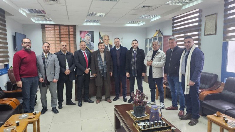 وفد من شركة جوال والاتصالات الفلسطينية يزور بلدية ترقوميا ويبحث مع رئيس البلدية سبل التعاون المشترك  بين البلدية ومجموعة الاتصالات الفلسطينية